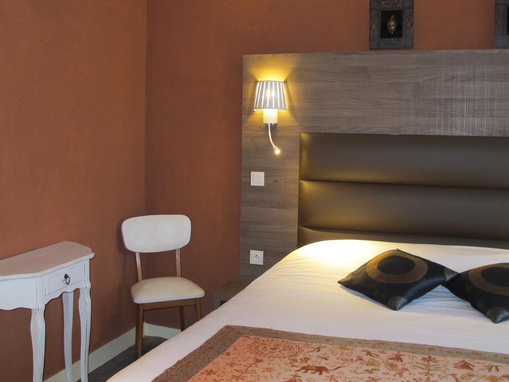 Logis Deshors-Foujanet Otel Chamboulive Dış mekan fotoğraf