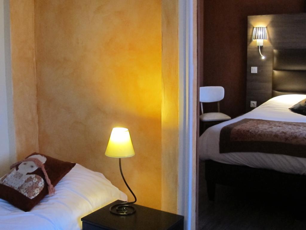 Logis Deshors-Foujanet Otel Chamboulive Dış mekan fotoğraf