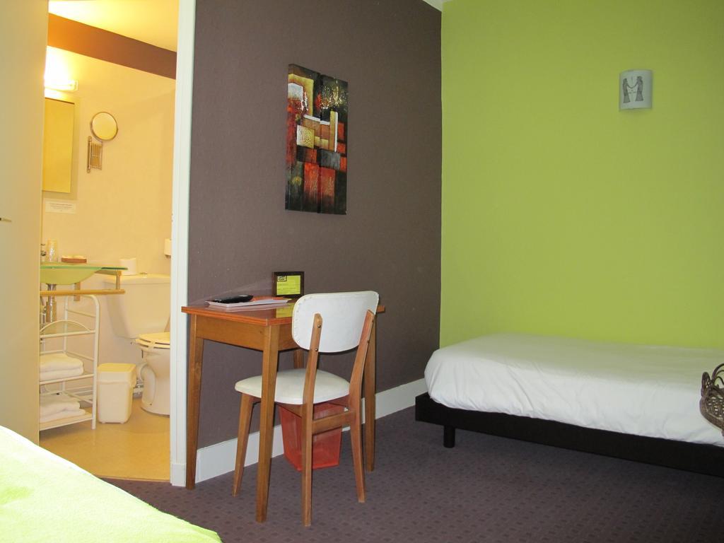 Logis Deshors-Foujanet Otel Chamboulive Oda fotoğraf